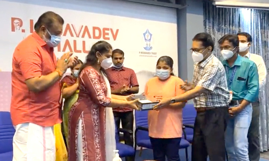 Suresh Gopi Gifting Free Insulin Pump(780 G), August 03, 2022